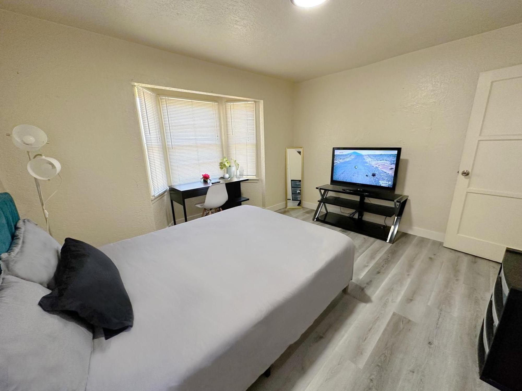 Entire Lovely 3-Bedroom Home W Yard, Parking Chula Vista Eksteriør bilde